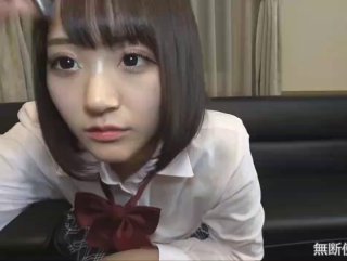 小树哥约炮偷拍实录流出~ 哥哥把兼职学生妹逗得呵呵笑~ 但妹妹只玩半套，那就穿上準备好的开档裤增进情趣吧!